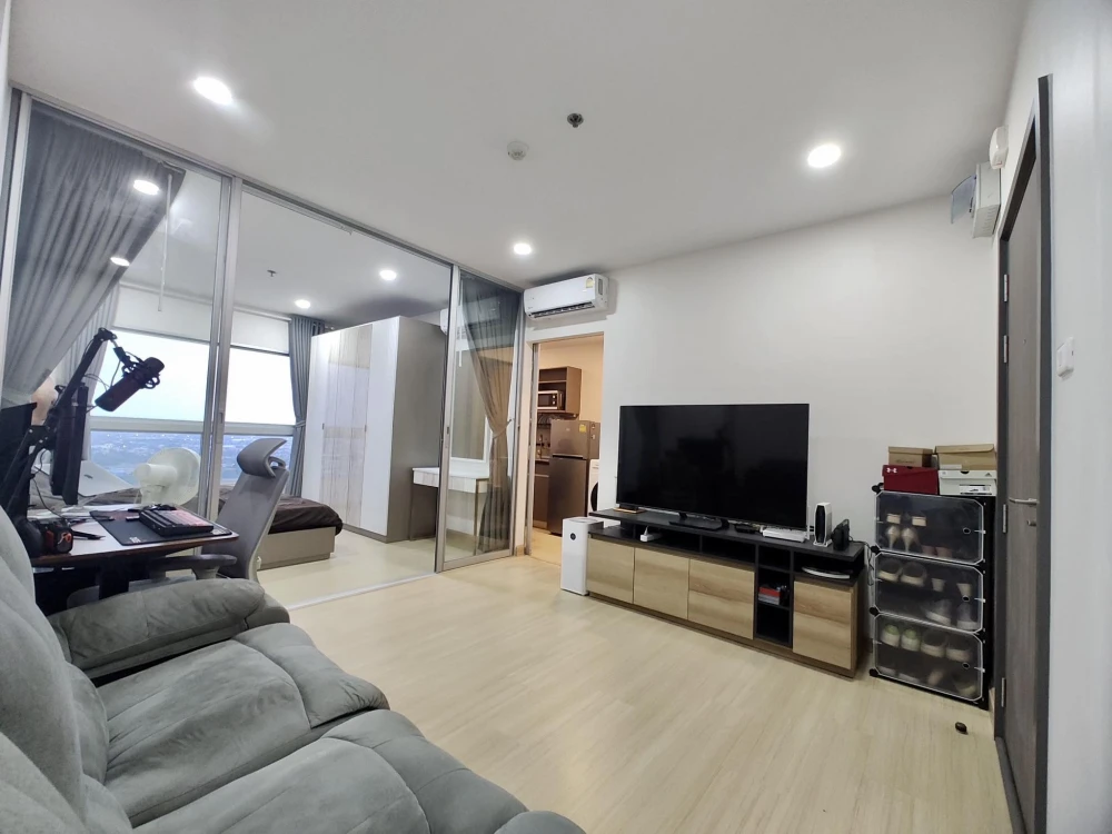For sale or rent: Supalai Veranda Phasi Charoen Station. Spacious rooms with ample living space and stunning city views from high floors. Book now!