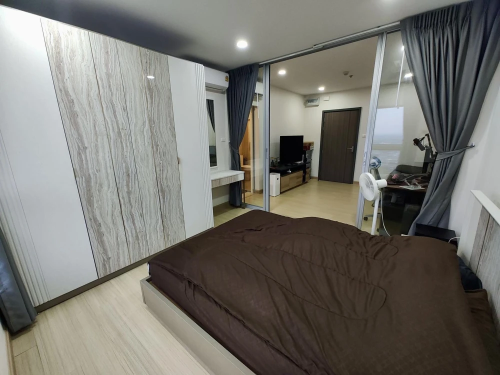 For sale or rent: Supalai Veranda Phasi Charoen Station. Spacious rooms with ample living space and stunning city views from high floors. Book now!