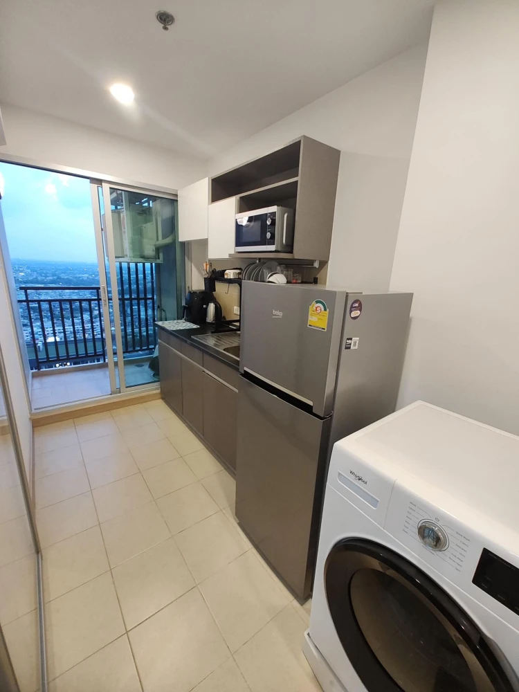 For sale or rent: Supalai Veranda Phasi Charoen Station. Spacious rooms with ample living space and stunning city views from high floors. Book now!