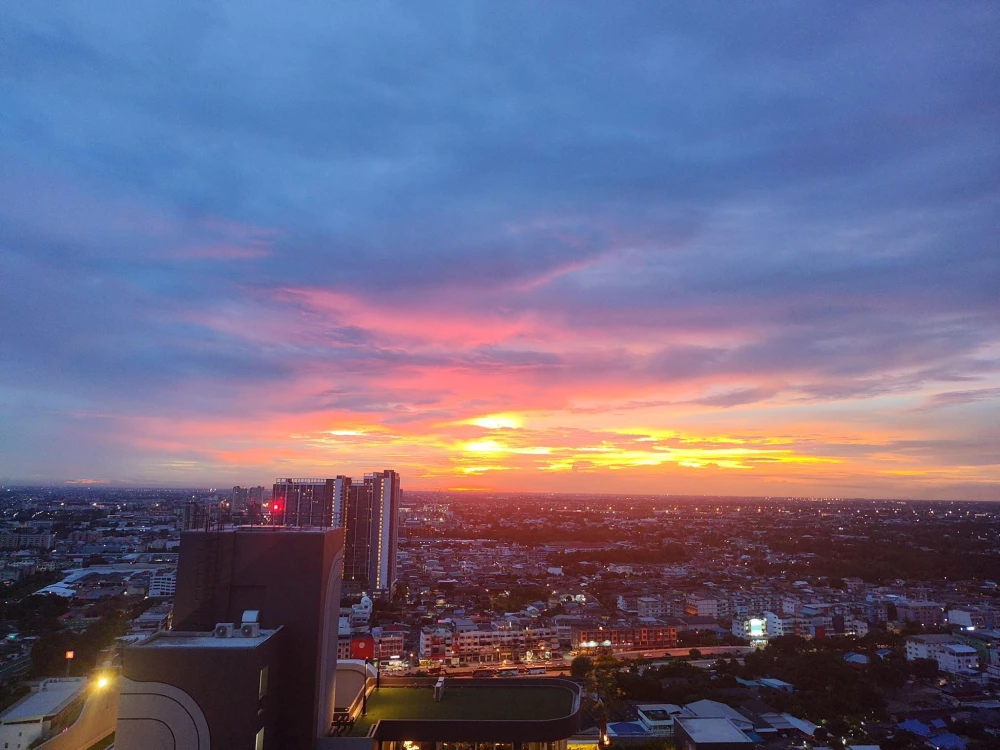 For sale or rent: Supalai Veranda Phasi Charoen Station. Spacious rooms with ample living space and stunning city views from high floors. Book now!