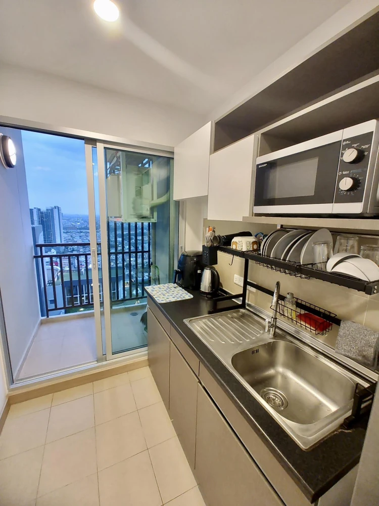 For sale or rent: Supalai Veranda Phasi Charoen Station. Spacious rooms with ample living space and stunning city views from high floors. Book now!