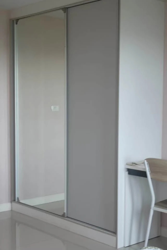 For sale, for rent Swift Condo, 8th floor, lots of usable space, not too hot, breezy room, no buildings blocking the view, move in now, don't hesitate