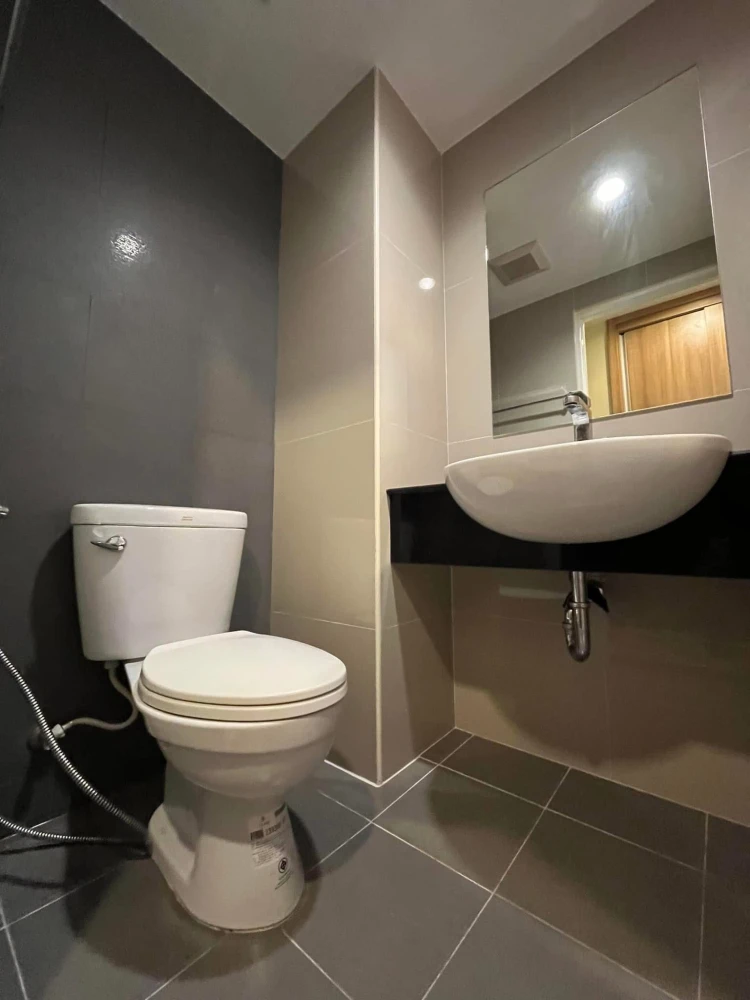 For sale or rent: T-Plus Condominium Ammatanakorn. Fully furnished and ready to move in. Book now!