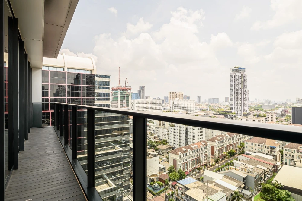 For sale or rent: Tela Thonglor, very spacious room, fully furnished, stylish and beautiful. Don't miss it!