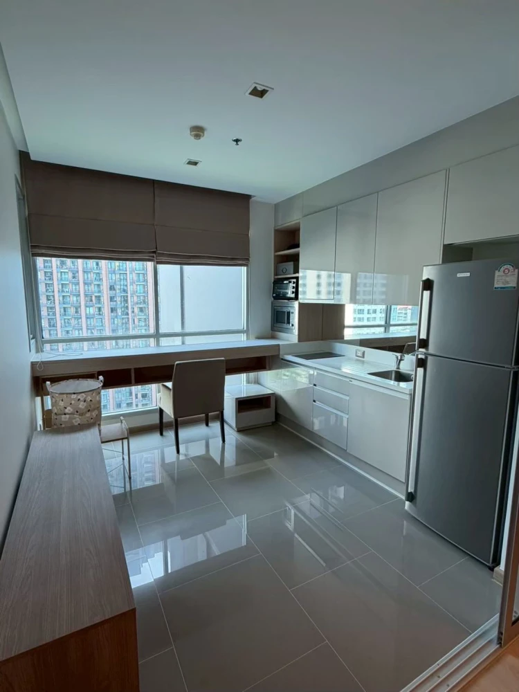 For sale or rent: The Address Asoke. Spacious unit with plenty of usable space, extremely comfortable and convenient to live in.