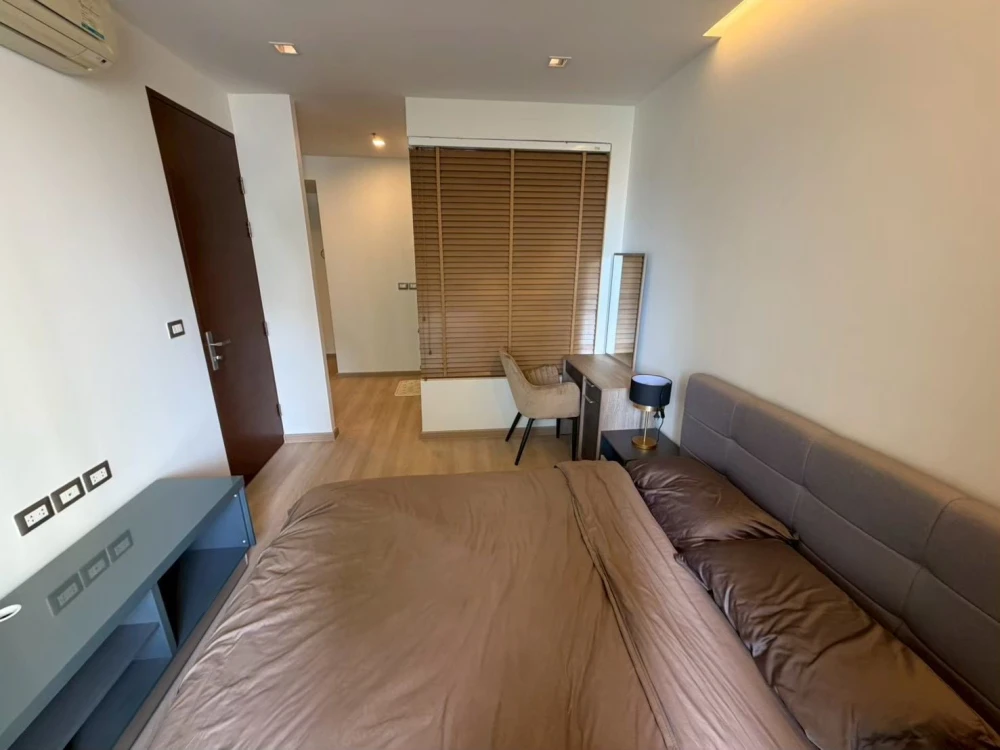 For sale or rent: The Address Asoke. Spacious unit with plenty of usable space, extremely comfortable and convenient to live in.
