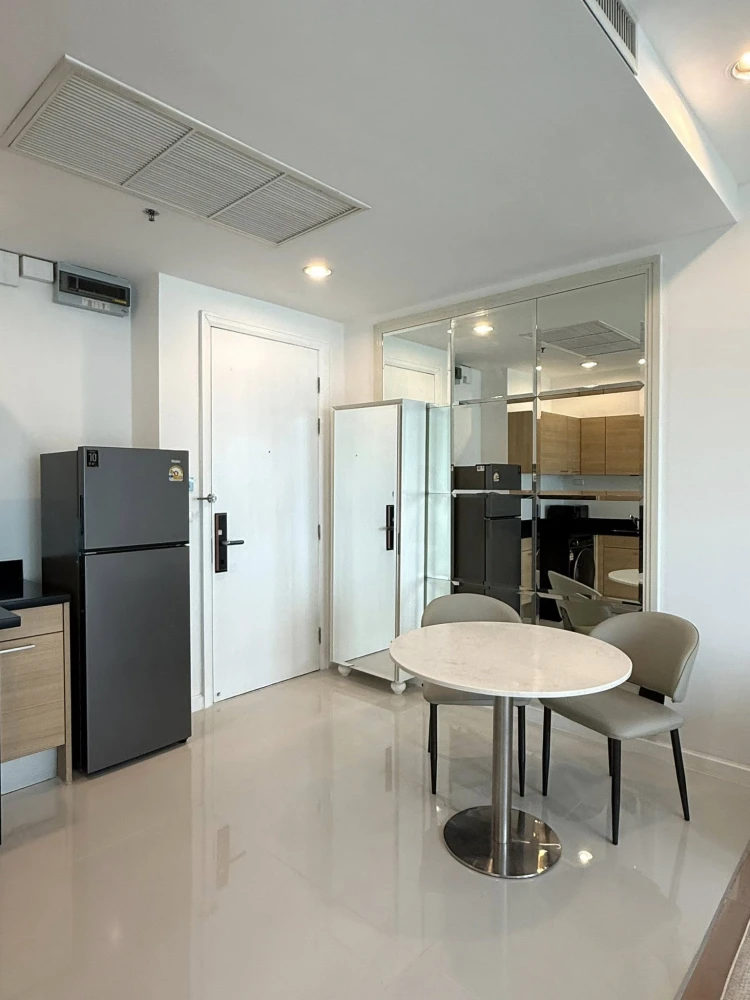 For sale or rent: The Address Chidlom. Corner unit offering privacy, great location, and spacious living area. Book now!