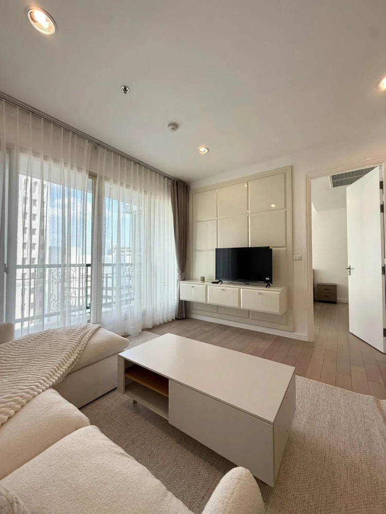For sale or rent: The Address Chidlom. Corner unit offering privacy, great location, and spacious living area. Book now!