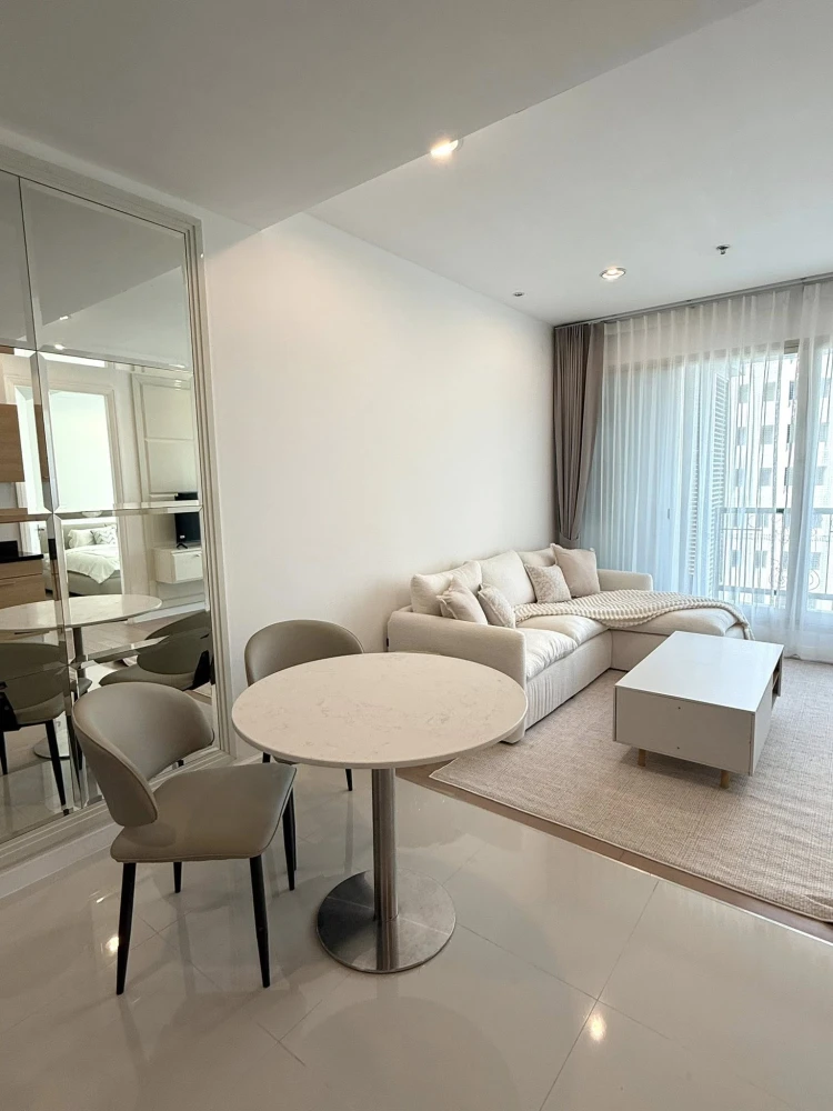 For sale or rent: The Address Chidlom. Corner unit offering privacy, great location, and spacious living area. Book now!