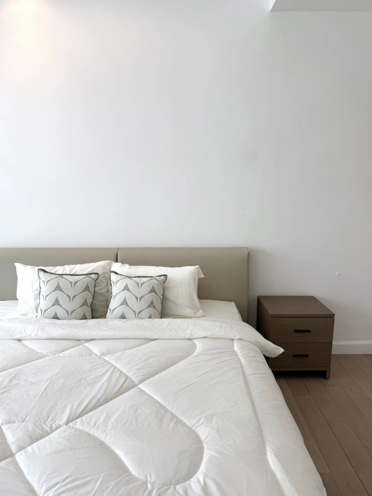 For sale or rent: The Address Chidlom. Corner unit offering privacy, great location, and spacious living area. Book now!