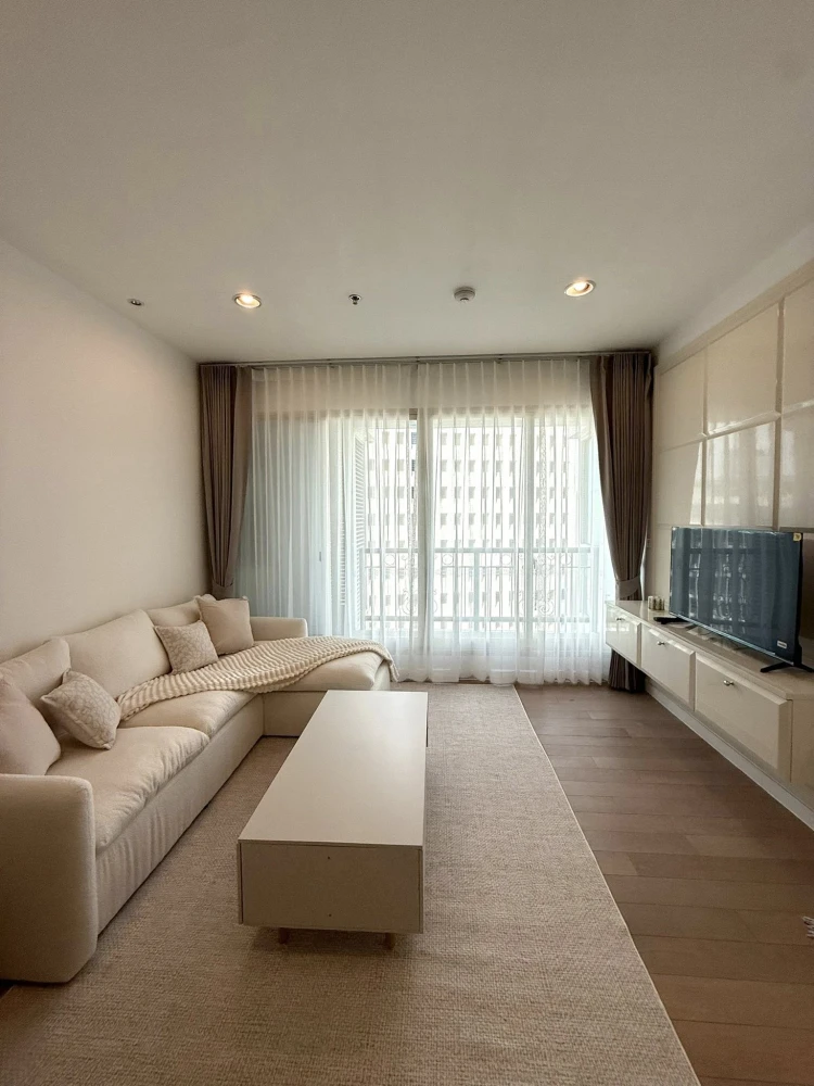 For sale or rent: The Address Chidlom. Corner unit offering privacy, great location, and spacious living area. Book now!