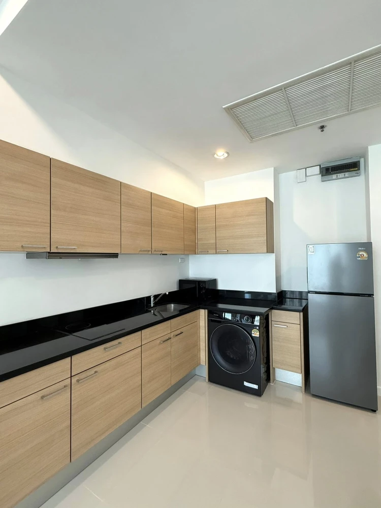 For sale or rent: The Address Chidlom. Corner unit offering privacy, great location, and spacious living area. Book now!