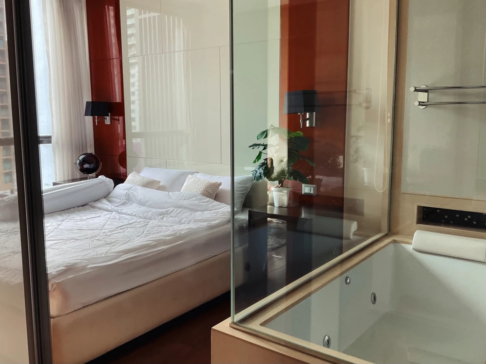 For sale or rent: The Address Sukhumvit 28, spacious room, comfortable living, comes with complete decorations, reserve now.