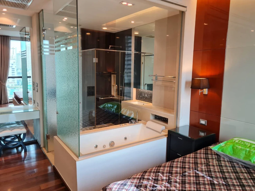 For sale or rent: The Address Sukhumvit 28, beautifully decorated unit on the 14th floor with great views. Fully furnished with appliances. Move in so
