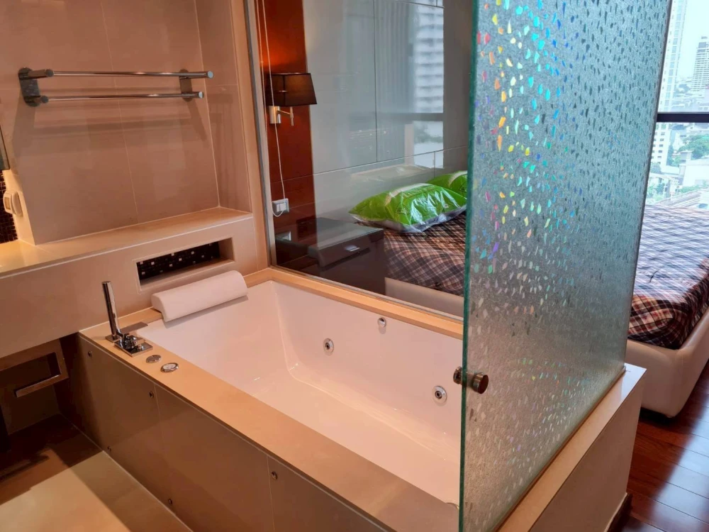 For sale or rent: The Address Sukhumvit 28, beautifully decorated unit on the 14th floor with great views. Fully furnished with appliances. Move in so