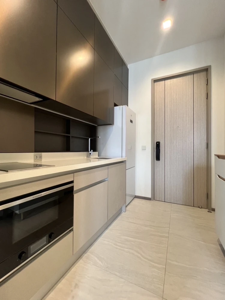 For sale or rent: The Address Siam-Ratchathewi (11th floor), fully furnished, ready to move in.
