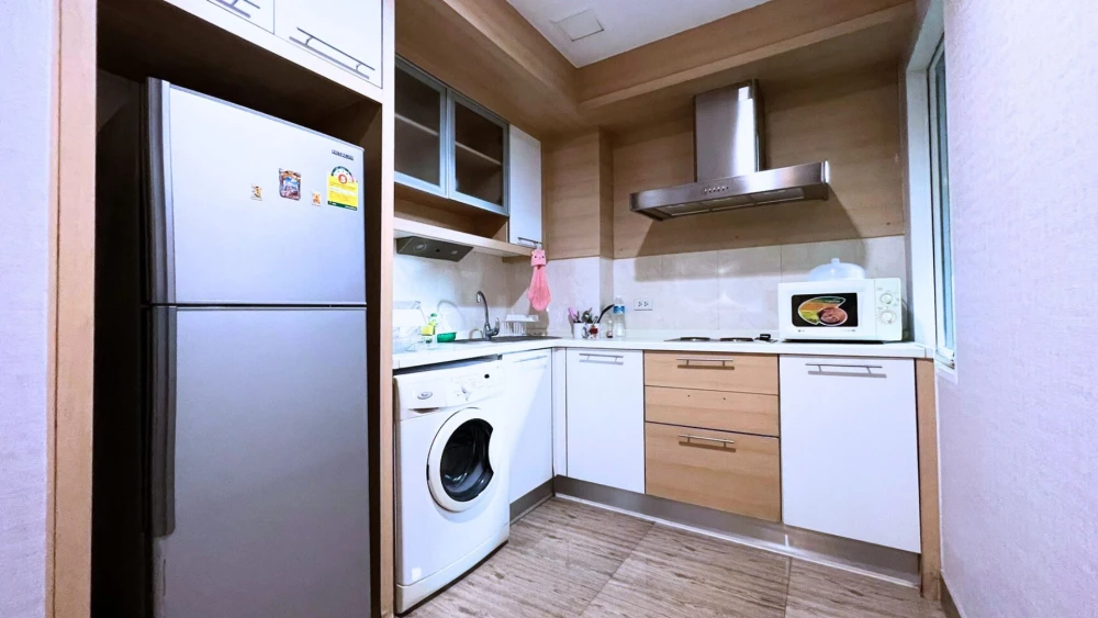 For sale, for rent: The Bangkok Narathiwas Ratchanakarint, spacious room, lots of usable space, comes with complete furniture, hurry and book now!