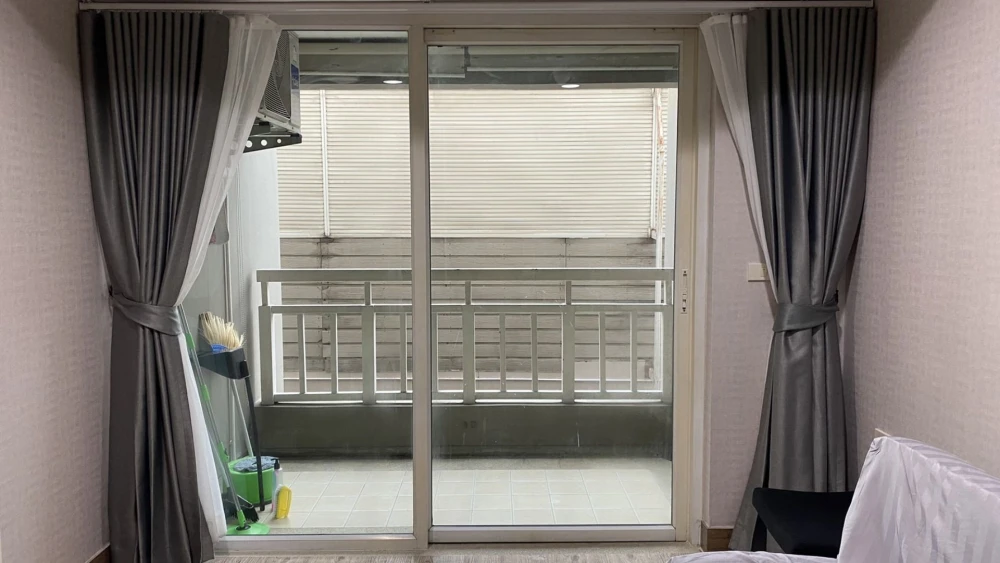 For sale, for rent: The Bangkok Narathiwas Ratchanakarint, spacious room, lots of usable space, comes with complete furniture, hurry and book now!