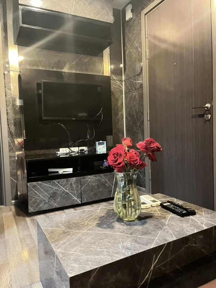 For sale, for rent, The Base Park East, a room decorated with built-in furniture, dark colors, simple and luxurious, looks very expensive. Just bring