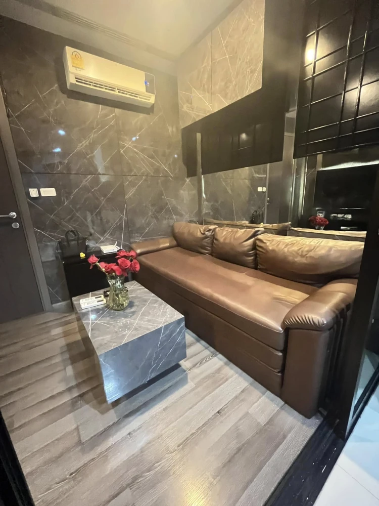For sale, for rent, The Base Park East, a room decorated with built-in furniture, dark colors, simple and luxurious, looks very expensive. Just bring