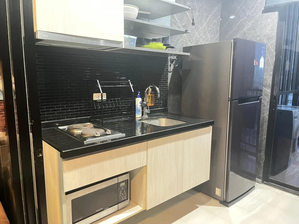 For sale, for rent, The Base Park East, a room decorated with built-in furniture, dark colors, simple and luxurious, looks very expensive. Just bring