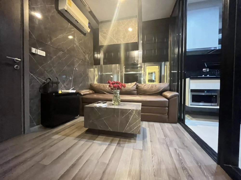For sale, for rent, The Base Park East, a room decorated with built-in furniture, dark colors, simple and luxurious, looks very expensive. Just bring