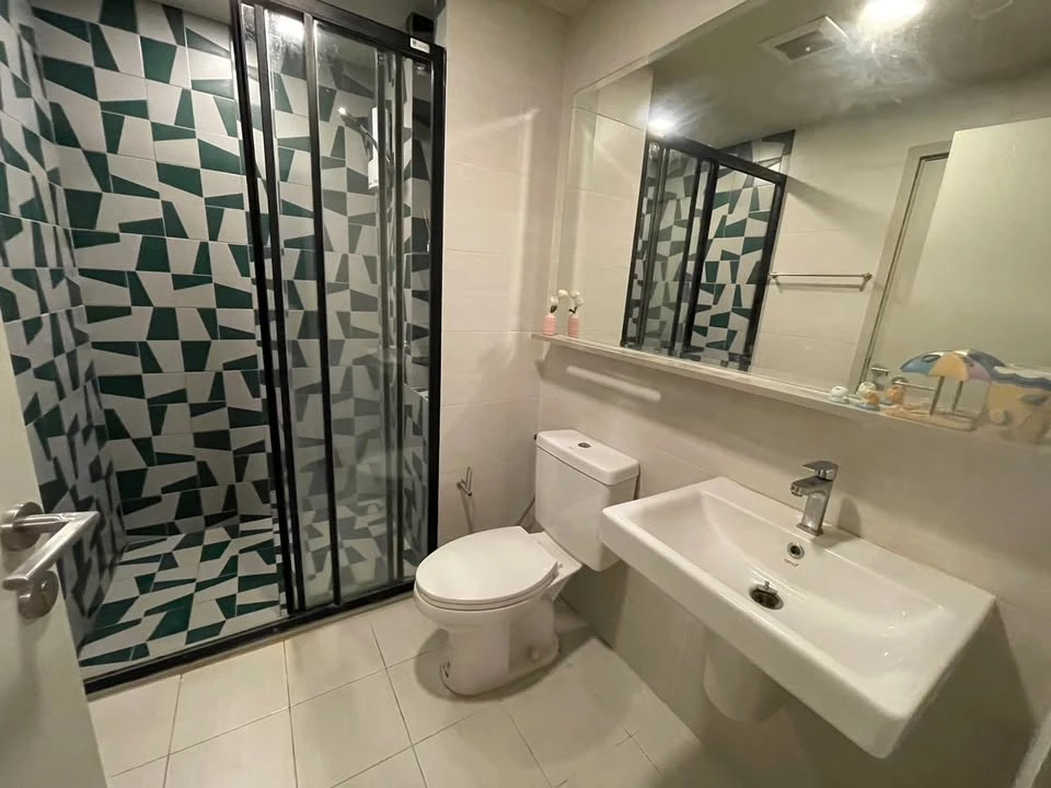 For sale, for rent, The Base Sukhumvit 50, 6th floor, beautiful room, nice to live in, fully furnished, if interested in owning, hurry and reserve now