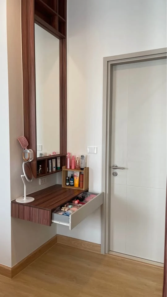 For sale or rent: The Capital Ekkamai-Thonglor. View of Thonglor Soi, fully furnished, Japanese style dining set, cowhide leather sofa, ready to move