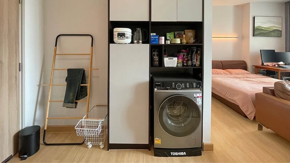For sale or rent: The Capital Ekkamai-Thonglor. View of Thonglor Soi, fully furnished, Japanese style dining set, cowhide leather sofa, ready to move