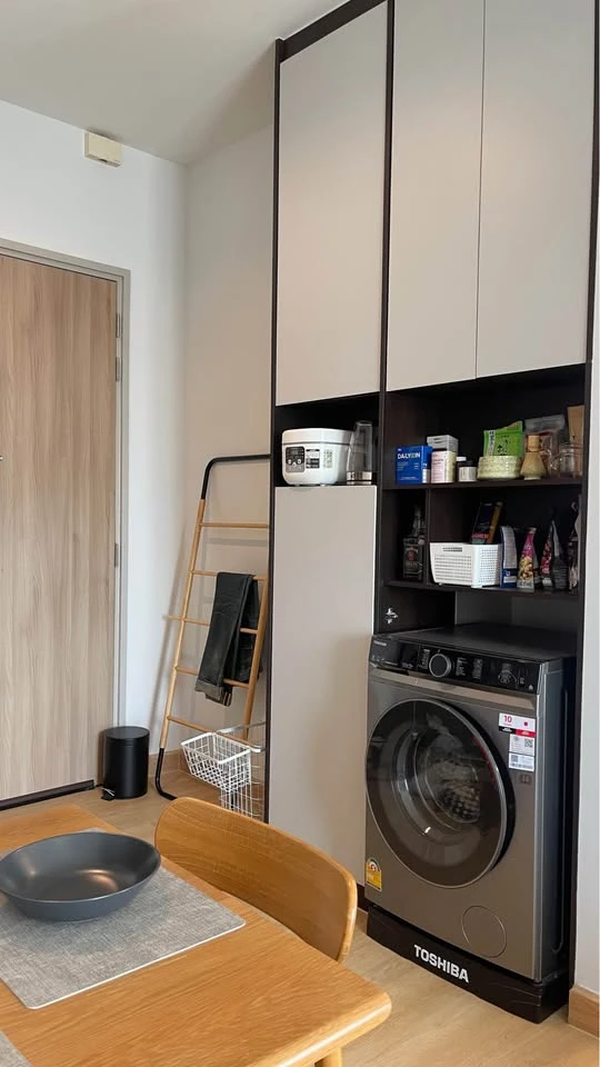 For sale or rent: The Capital Ekkamai-Thonglor. View of Thonglor Soi, fully furnished, Japanese style dining set, cowhide leather sofa, ready to move