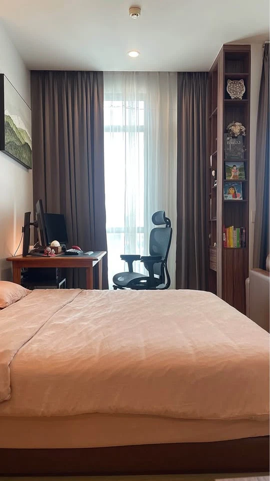 For sale or rent: The Capital Ekkamai-Thonglor. View of Thonglor Soi, fully furnished, Japanese style dining set, cowhide leather sofa, ready to move
