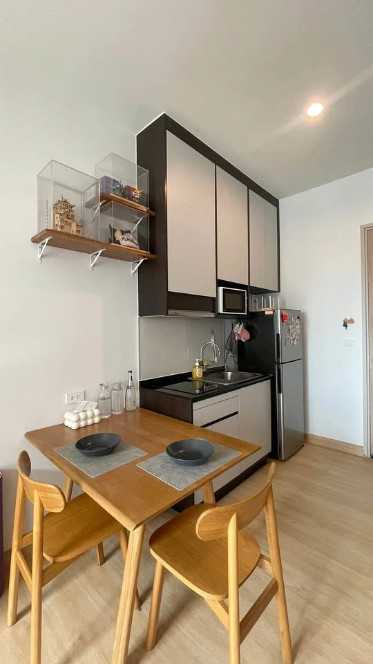 For sale or rent: The Capital Ekkamai-Thonglor. View of Thonglor Soi, fully furnished, Japanese style dining set, cowhide leather sofa, ready to move