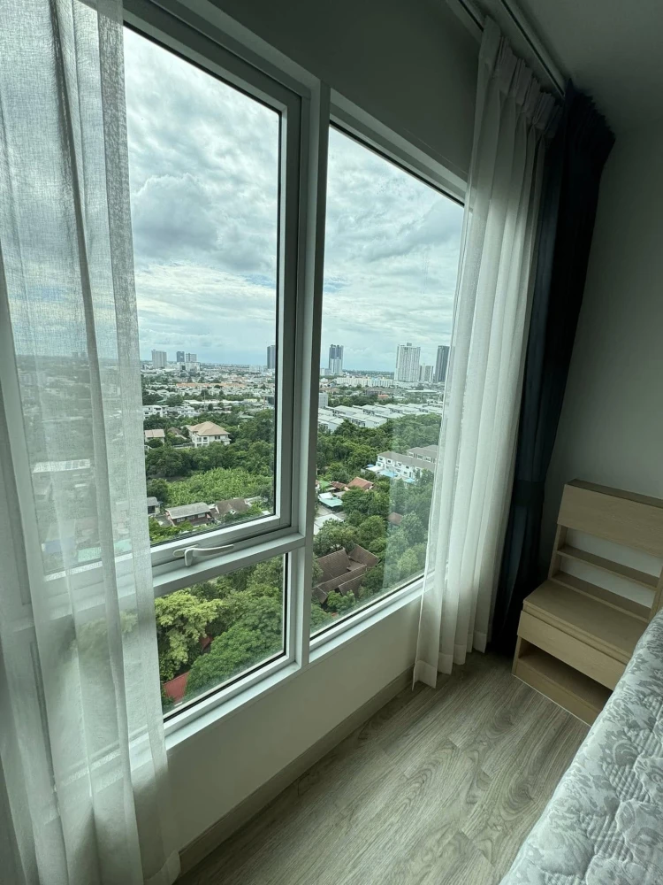 For rent or sale, The Crystal bliss, Rattanathibet, 18th floor, comfortable outside view, partitioned room, ready to move in. Hurry and move in now.