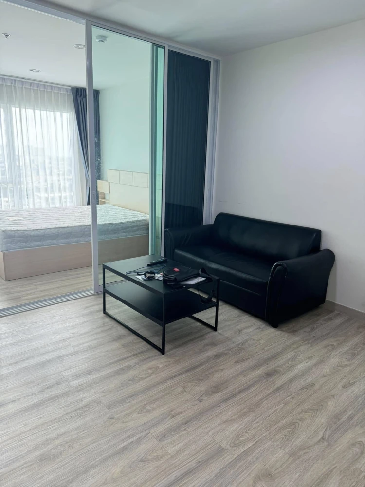 For rent or sale, The Crystal bliss, Rattanathibet, 18th floor, comfortable outside view, partitioned room, ready to move in. Hurry and move in now.