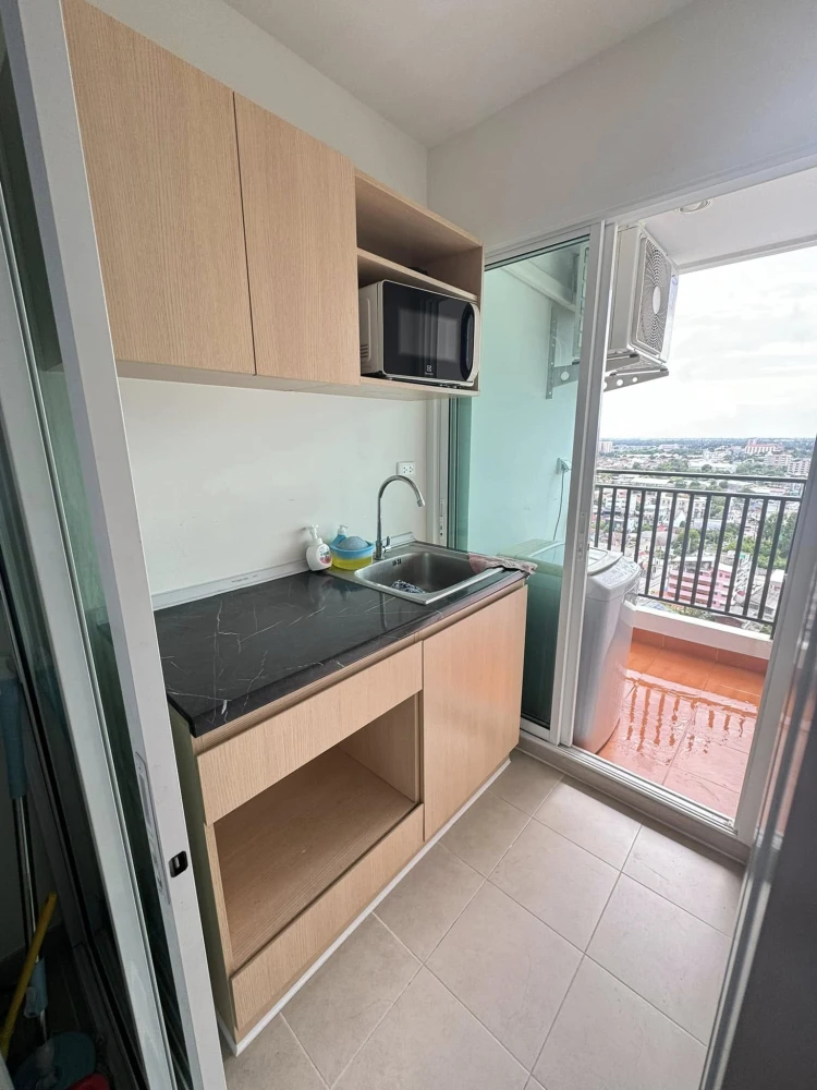 For rent or sale, The Crystal bliss, Rattanathibet, 18th floor, comfortable outside view, partitioned room, ready to move in. Hurry and move in now.