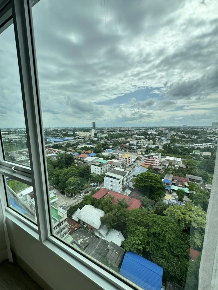 For rent or sale, The Crystal bliss, Rattanathibet, 18th floor, comfortable outside view, partitioned room, ready to move in. Hurry and move in now.