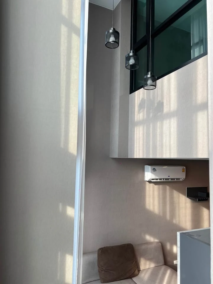 For sale, for rent: The Cube Loft Nuanchan, beautifully decorated loft-style room, high ceiling, airy, good location, book now.