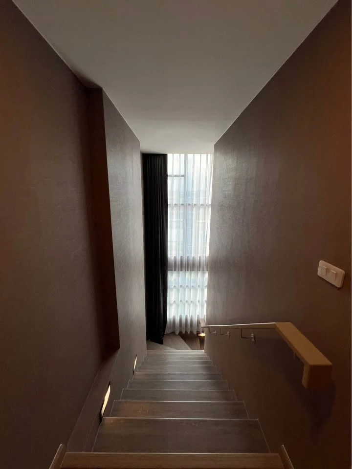 For sale, for rent: The Cube Loft Nuanchan, beautifully decorated loft-style room, high ceiling, airy, good location, book now.