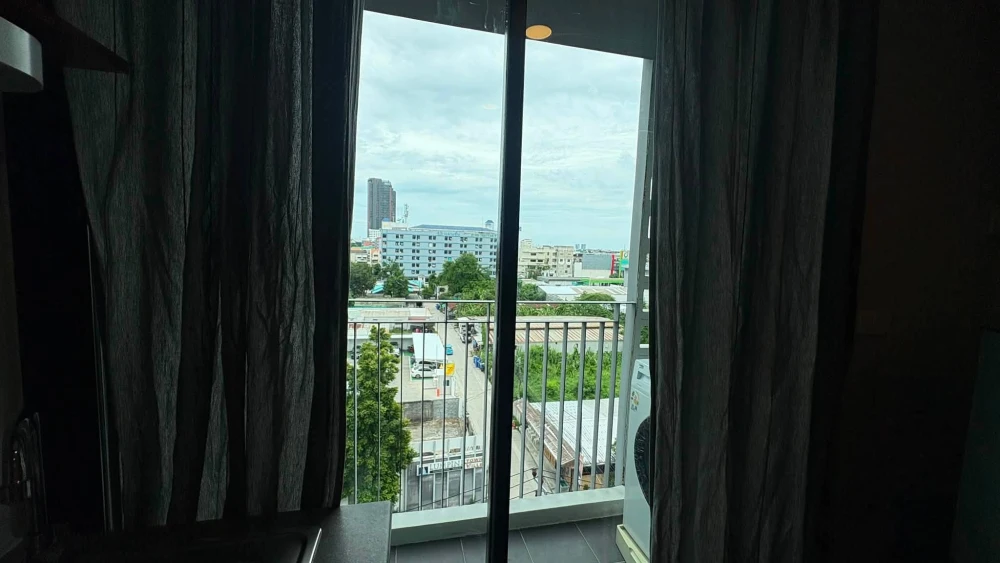 For sale or rent: The Cube Loft Srinakarin-Theparak, 7th floor unit, fully furnished with appliances. Book now!