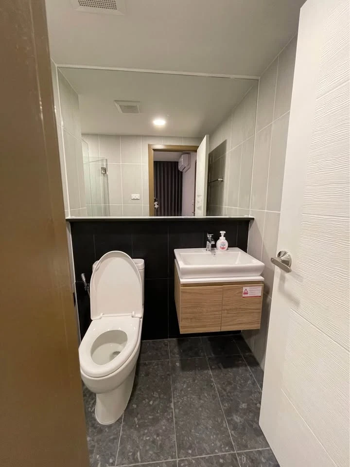 For sale or rent: The Cube Loft Srinakarin-Theparak. Ready-to-move-in units with complete amenities. Great price. Book now!