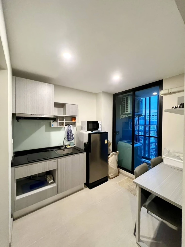 For sale or rent: The Cube Premium Ratchada 32, 8th floor, corner unit, fully furnished, ready to move in. Book now!