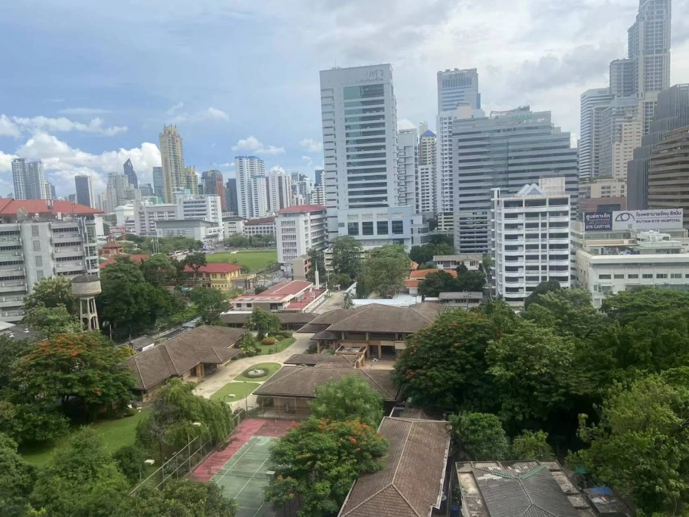 For Sale/Rent: The Esse at Singha Complex. Features views facing Srinakharinwirot University and the Asoke area. Comes fully furnished and ready to mo