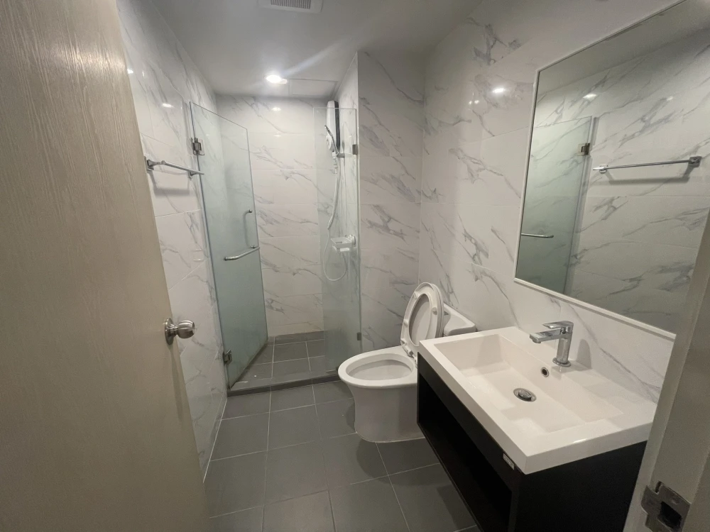 For sale or rent: The Excel Ratchada 18, 2 bedrooms, spacious living area, complete amenities. Don't miss out!