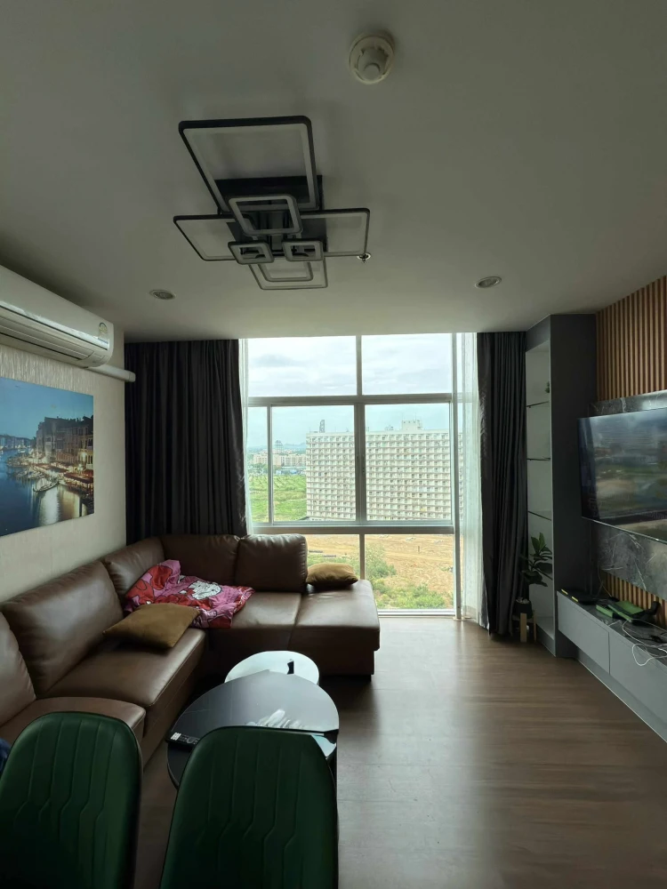 For sale, for rent The Grand Jomtien, spacious room, lots of usable space, built-in wall, great location, hurry and book now!