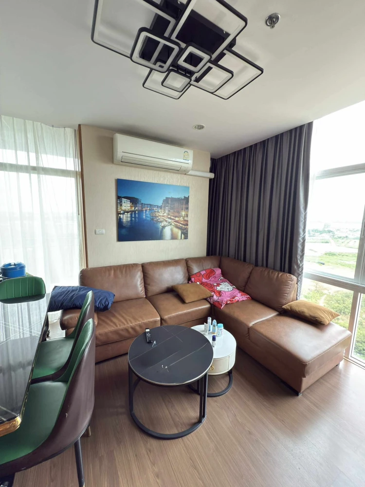For sale, for rent The Grand Jomtien, spacious room, lots of usable space, built-in wall, great location, hurry and book now!