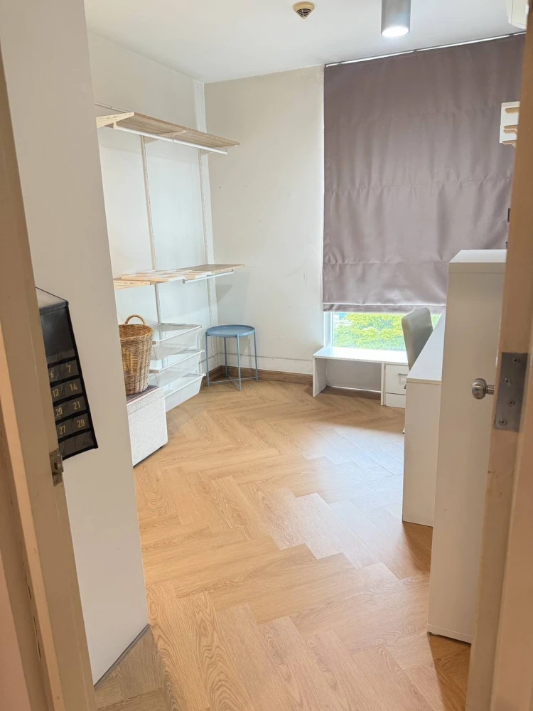 For sale or rent: The Iris Condo Rama 9 - Srinakarin, ready to move in, fully furnished and equipped with appliances. You'll regret it if you don't re