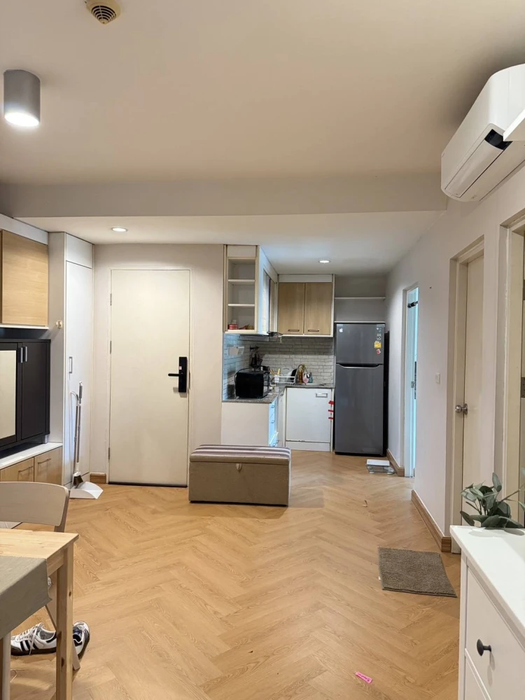 For sale or rent: The Iris Condo Rama 9 - Srinakarin, ready to move in, fully furnished and equipped with appliances. You'll regret it if you don't re