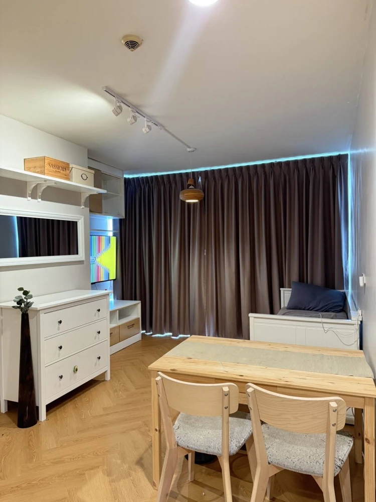 For sale or rent: The Iris Condo Rama 9 - Srinakarin, ready to move in, fully furnished and equipped with appliances. You'll regret it if you don't re