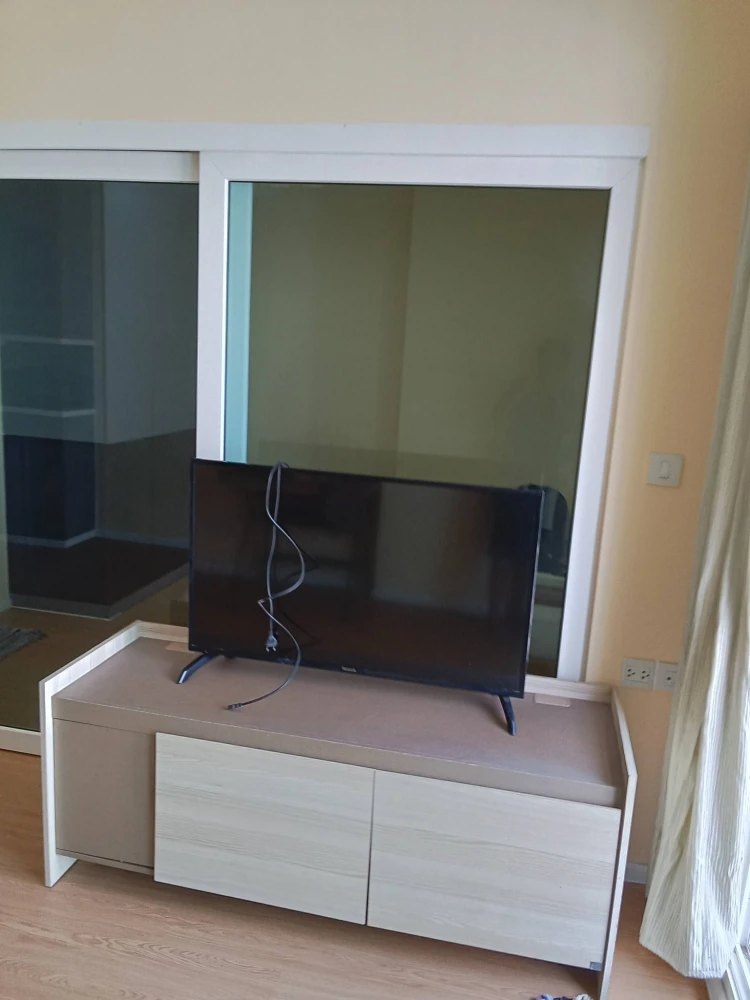 For sale or rent: The Key Sathorn - Charoenrat. High floor unit with excellent ventilation. Cats are allowed, a must-have for cat lovers!