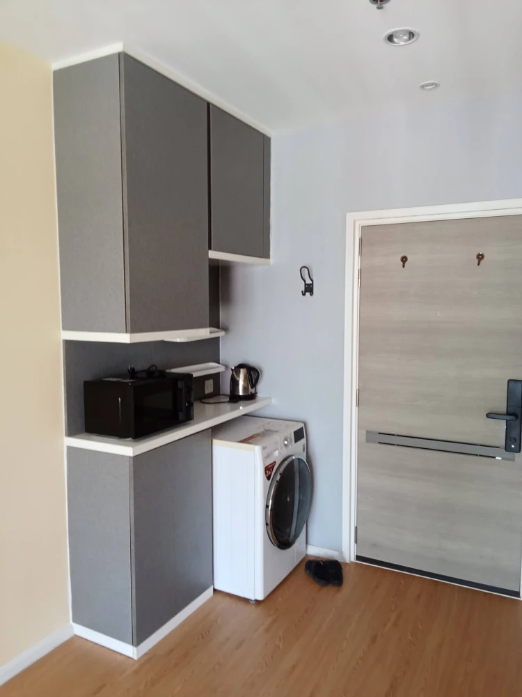 For sale or rent: The Key Sathorn - Charoenrat. High floor unit with excellent ventilation. Cats are allowed, a must-have for cat lovers!